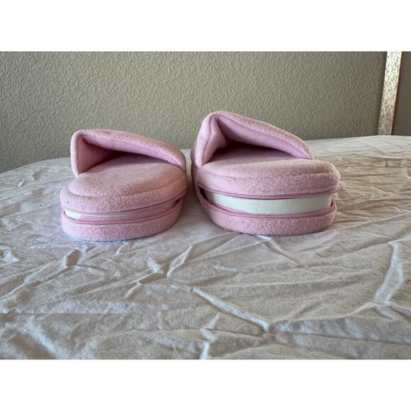 Conair Body Benefits Foot Vibes Battery Operated Massaging Slippers Womens OS - Picture 7 of 13